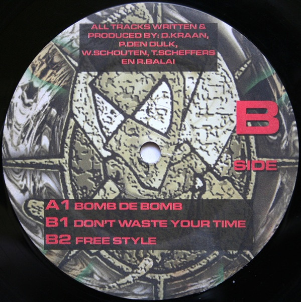 Bomb De Bomb back label